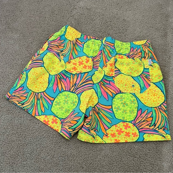 Chubbies Swimming Shorts Men’s X LARGE 
Look Colorful Pineapple 5.5” Swim Trunks - Picture 7 of 16